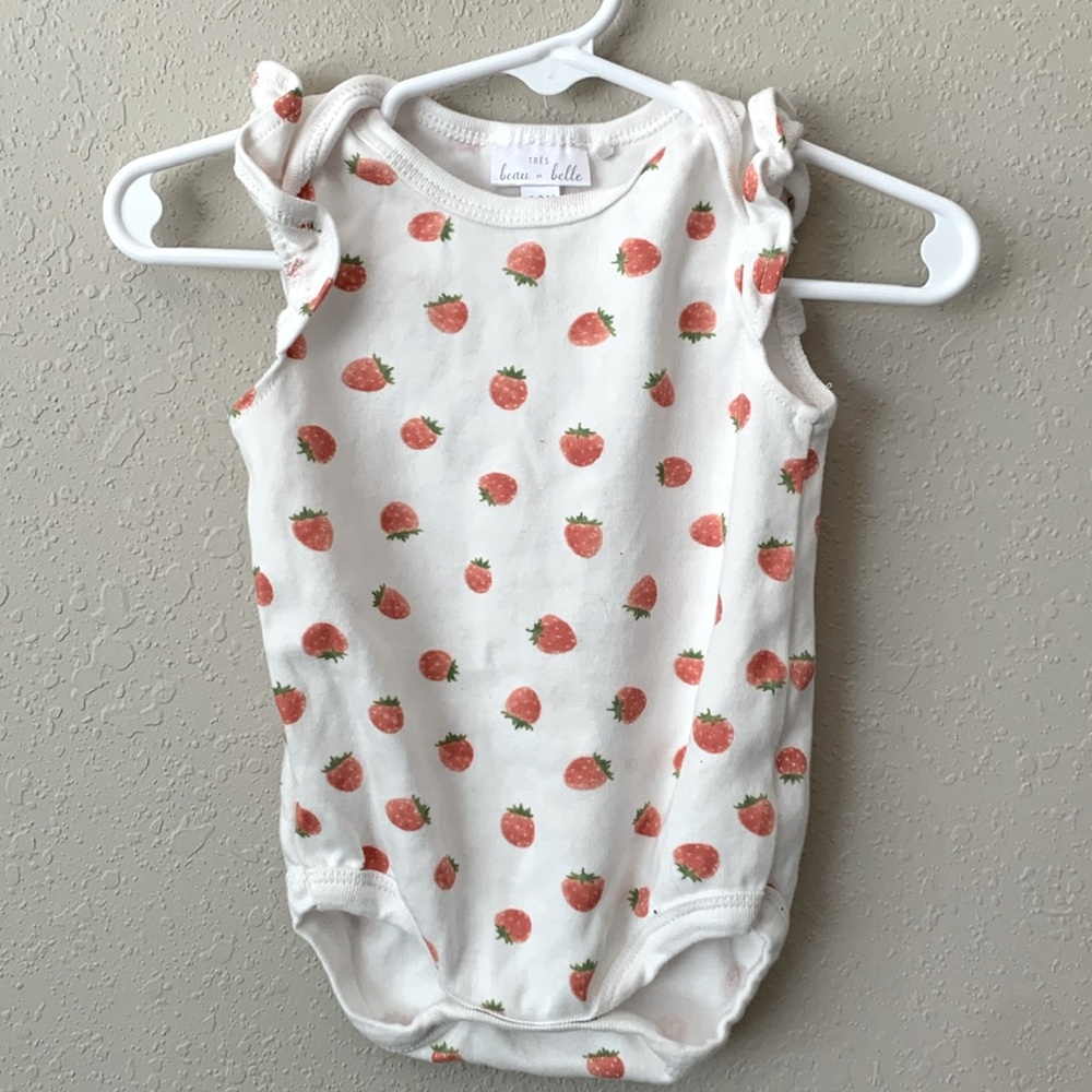 🍓6-9M Onesie NWOT